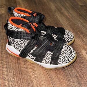 Nike LeBron Zoom Soldier 11 Safari Kids size 13.5